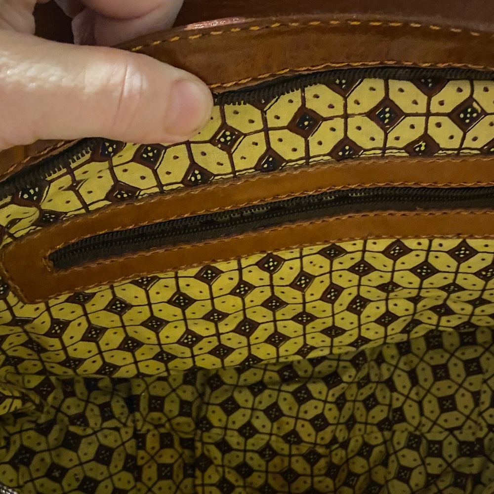 Elegant Brown Woven basket style Leather Shoulder Bag - Picture 8 of 15